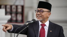 Kemelut Minyak Goreng. Prioritas Mendag Zulhas