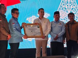 Rakornas Desa 2025. Raffi Ahmad Peroleh Penghargaan dari Desa Bersatu