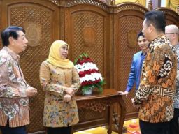 Antisipasi Badai Tekanan Ekonomi. Khofifah Dorong Apindo Jatim Jaga Kestabilan Iklim Usaha
