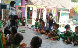 Refleksi Hari Guru. Antara Penghormatan Formal dan Pengabaian Substansial