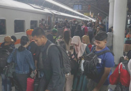 PT KAI Tembus Layani 243 Ribu Pelanggan KA Jarak Jauh dalam Sehari