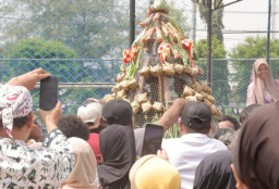 Festival Kupatan Lamongan. Menjaga Tradisi Sokong Wisata Ekonomi