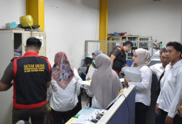 Respon Wali Kota Eri usai Kejari Tanjung Perak Geledah Kantor PD Pasar Surya Surabaya