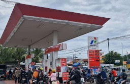 Rakyat Indonesia Kian ‘Terhimpit’ Aturan Baru Pembelian BBM Subsidi