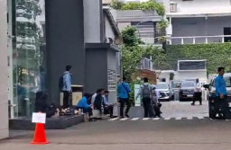 Sejak Dini Hari, Penyidik Kejagung Geledah Kantor BGN