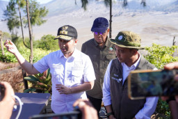 Pemadaman dan Pencegahan Penyebaran Api di Kawasan Bromo Terus Dilakukan Secara Kolektif