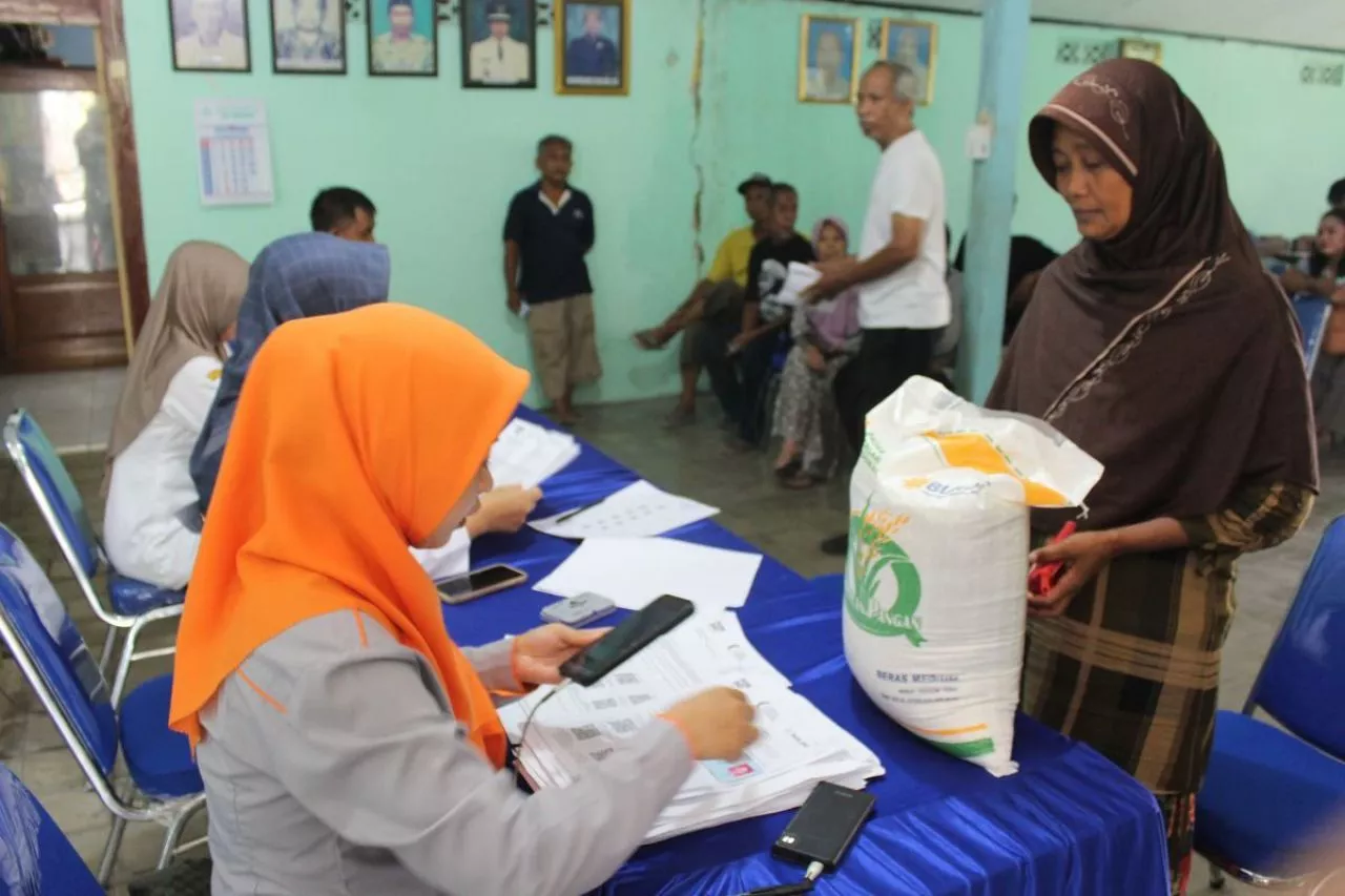 Per November 2024, Penyaluran Bansos Dihentikan Sementara. Pj Gubernur Jatim: Tunggu Edaran Pusat