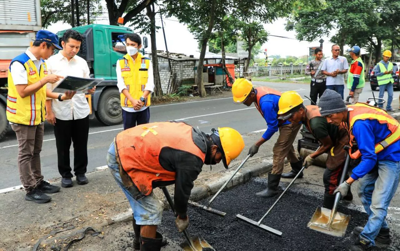 Wagub Emil Dardak Sidak Perbaikan Ruas Jalan Babat-Lamongan