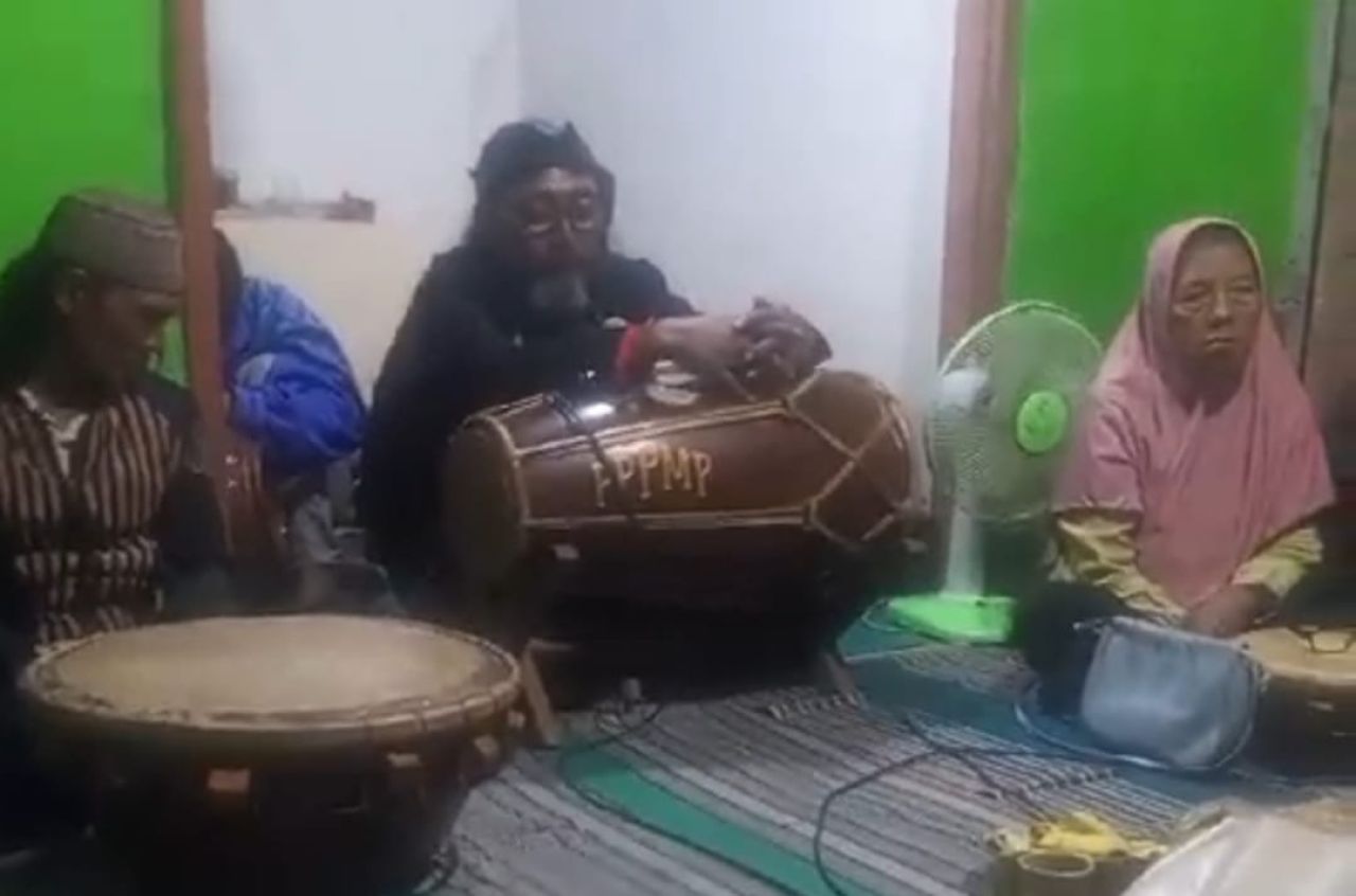 Sinau Ujub. Materi Sarasehan Budayawan Jatim