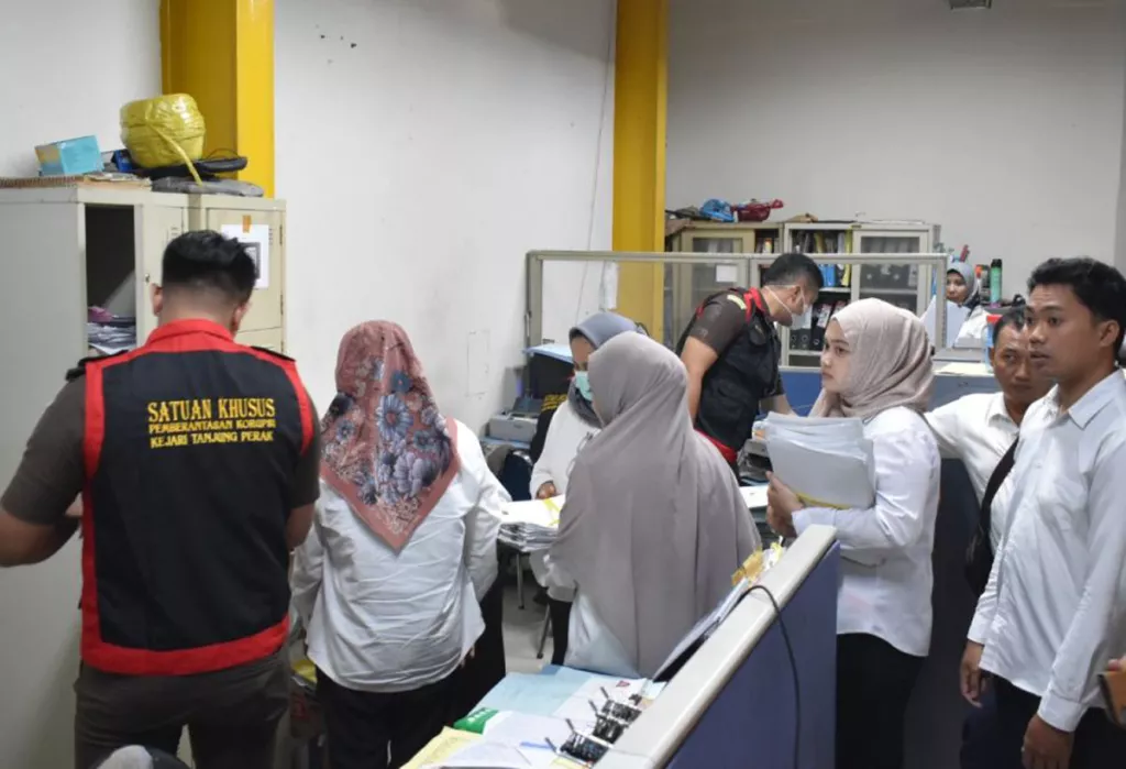 Respon Wali Kota Eri usai Kejari Tanjung Perak Geledah Kantor PD Pasar Surya Surabaya