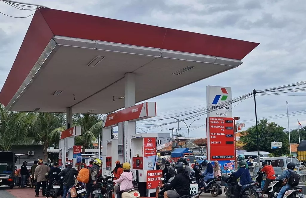 Rakyat Indonesia Kian ‘Terhimpit’ Aturan Baru Pembelian BBM Subsidi