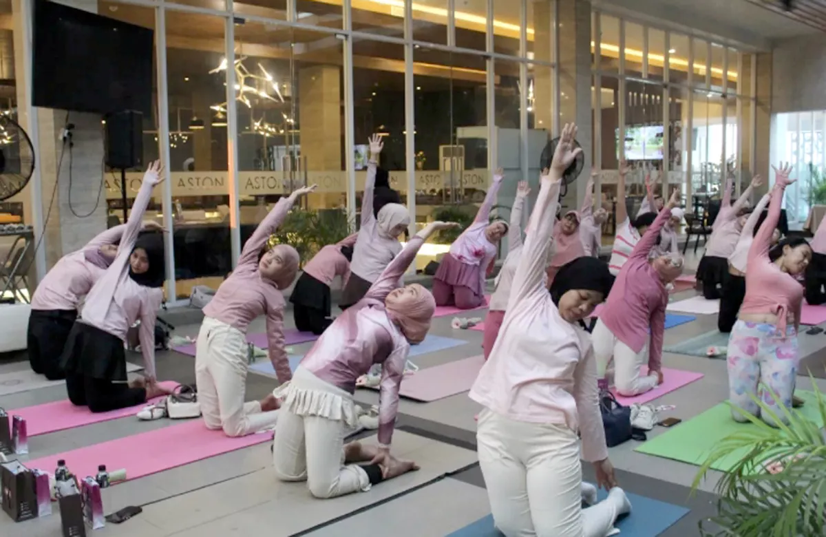 Garden Yoga di Aston Sidoarjo. Surga Penikmat Yoga Ruang Terbuka