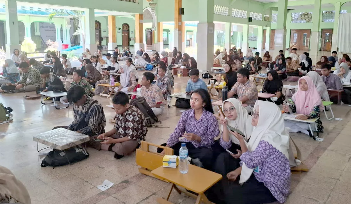 Hari Aksara Internasional. Tanamkan Aksara Jawa Sebagai Warisan Budaya Bagi Generasi Muda